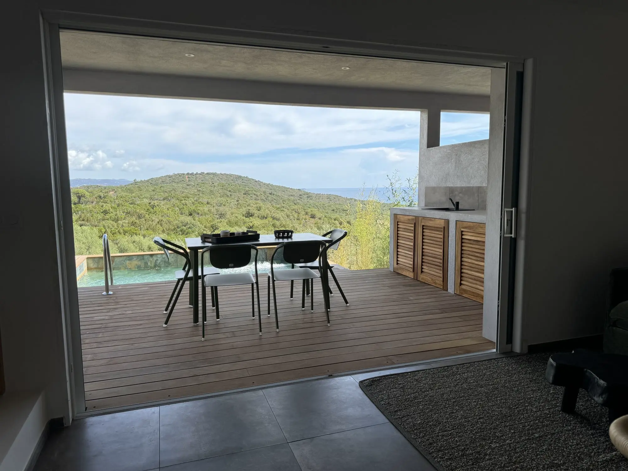 Salon face mer villa Albitru