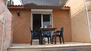 Terrasse avec barbecue vue mer