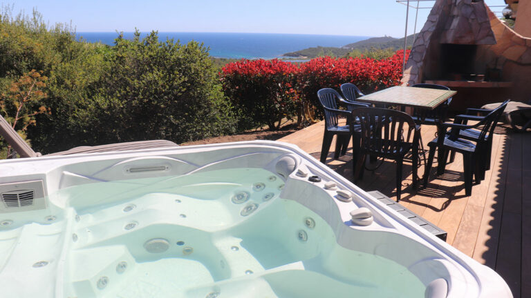 Villa 2/6 personnes avec spa en Corse du sud